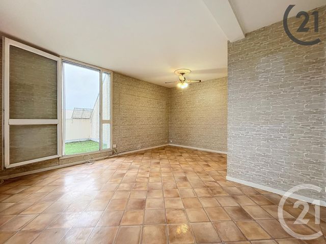 Appartement F3 à vendre - 3 pièces - 63.63 m2 - SAVIGNY LE TEMPLE - 77 - ILE-DE-FRANCE - Century 21 Cerim